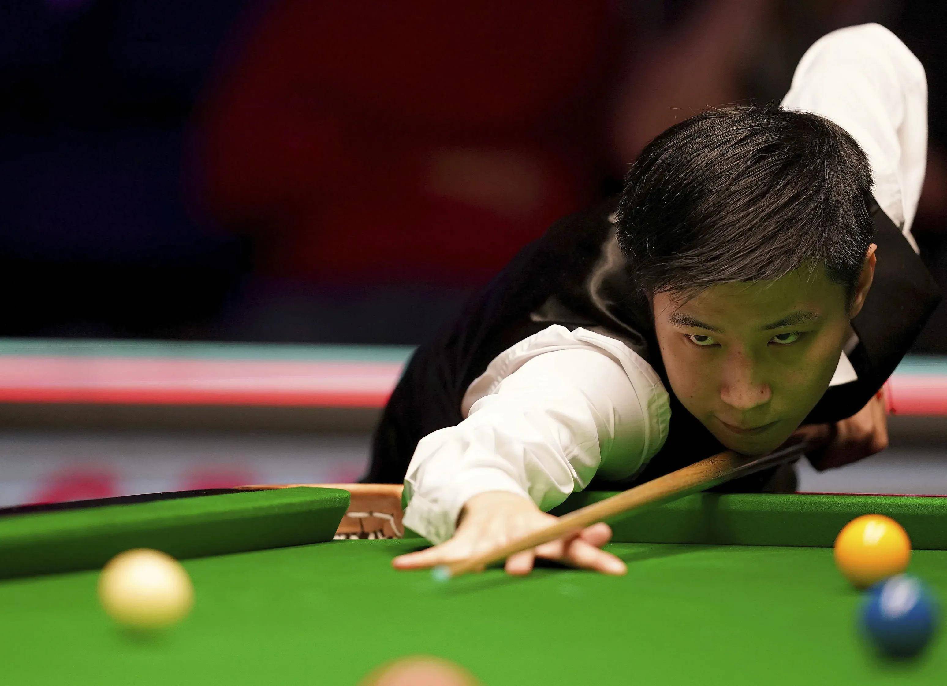 雄鹿盯上西 雄鹿盯上西